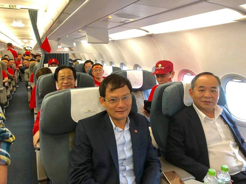 &Ocirc;ng Nguyễn L&acirc;n Trung n&oacute;i g&igrave; về việc sang Malaysia cổ vũ v&agrave; quấn Quốc kỳ ngang h&ocirc;ng? - Ảnh 1.