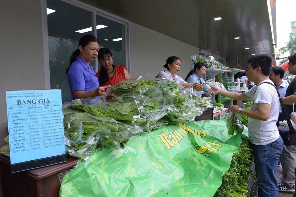 Giảm giá 10%-15% các mặt hàng Tết cho người lao động