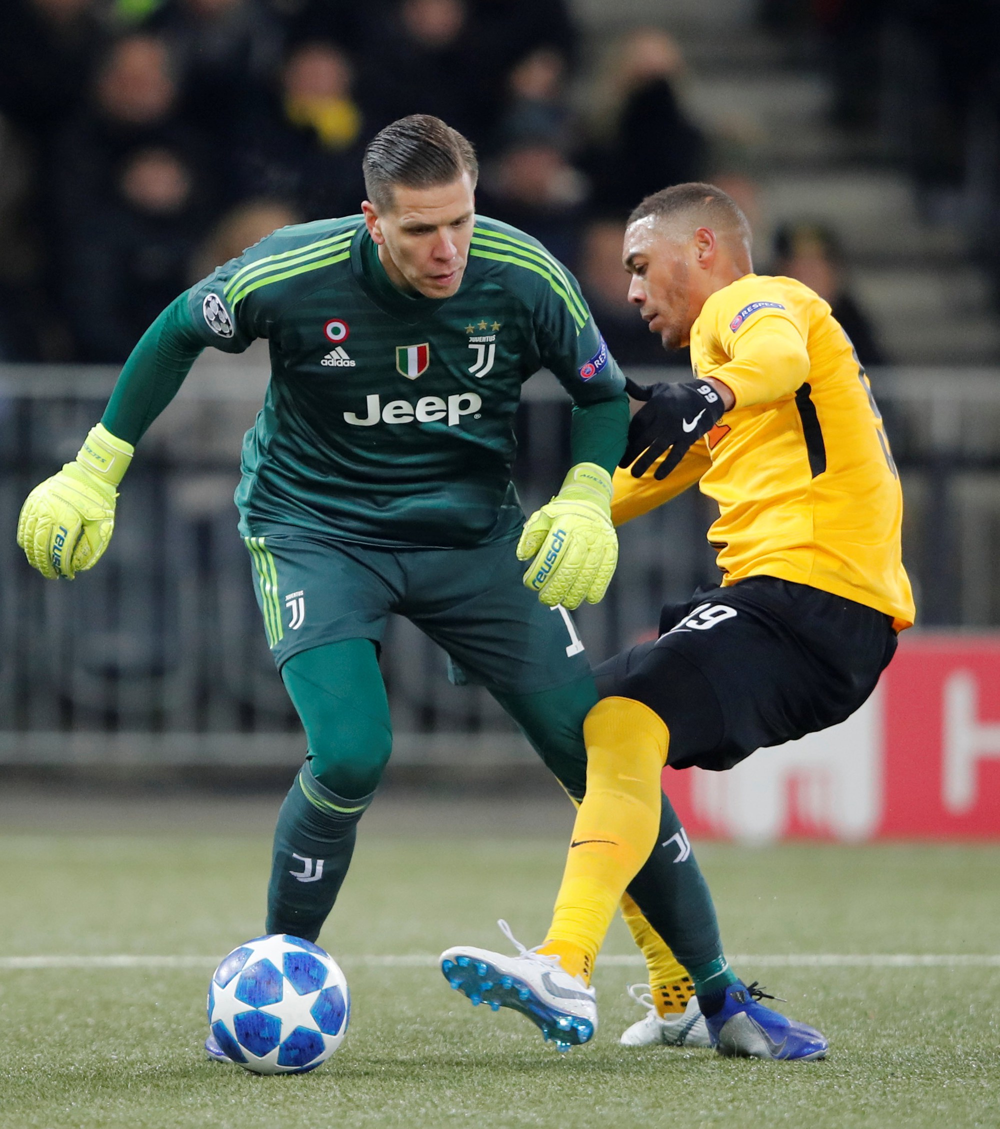 Ba đội b&oacute;ng của Ronaldo thua liểng xiểng ở Champions League - Ảnh 2.