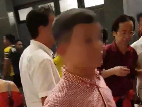 Ông Nguyễn Lân Trung nói gì về việc sang Malaysia cổ vũ và quấn Quốc kỳ ngang hông?