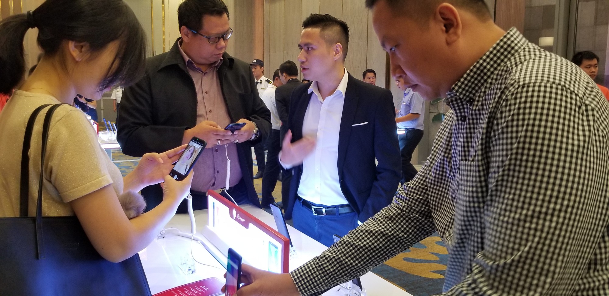 Vsmart ra mắt 4 smart phone tầm trung, giá rẻ - Ảnh 4.