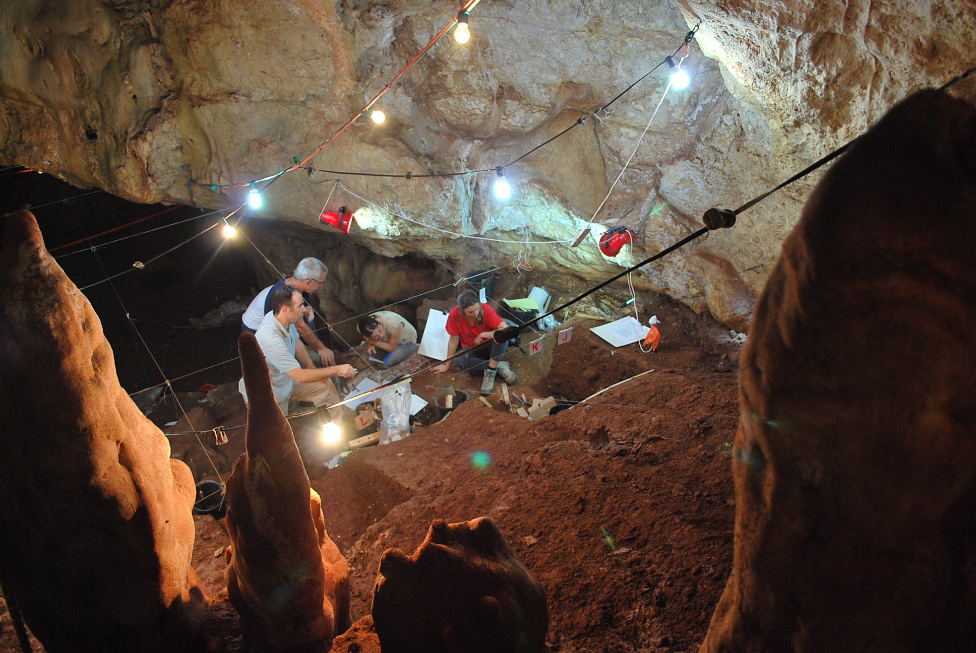 Người hiện đại mang dấu tích cuộc "yêu" khác loài