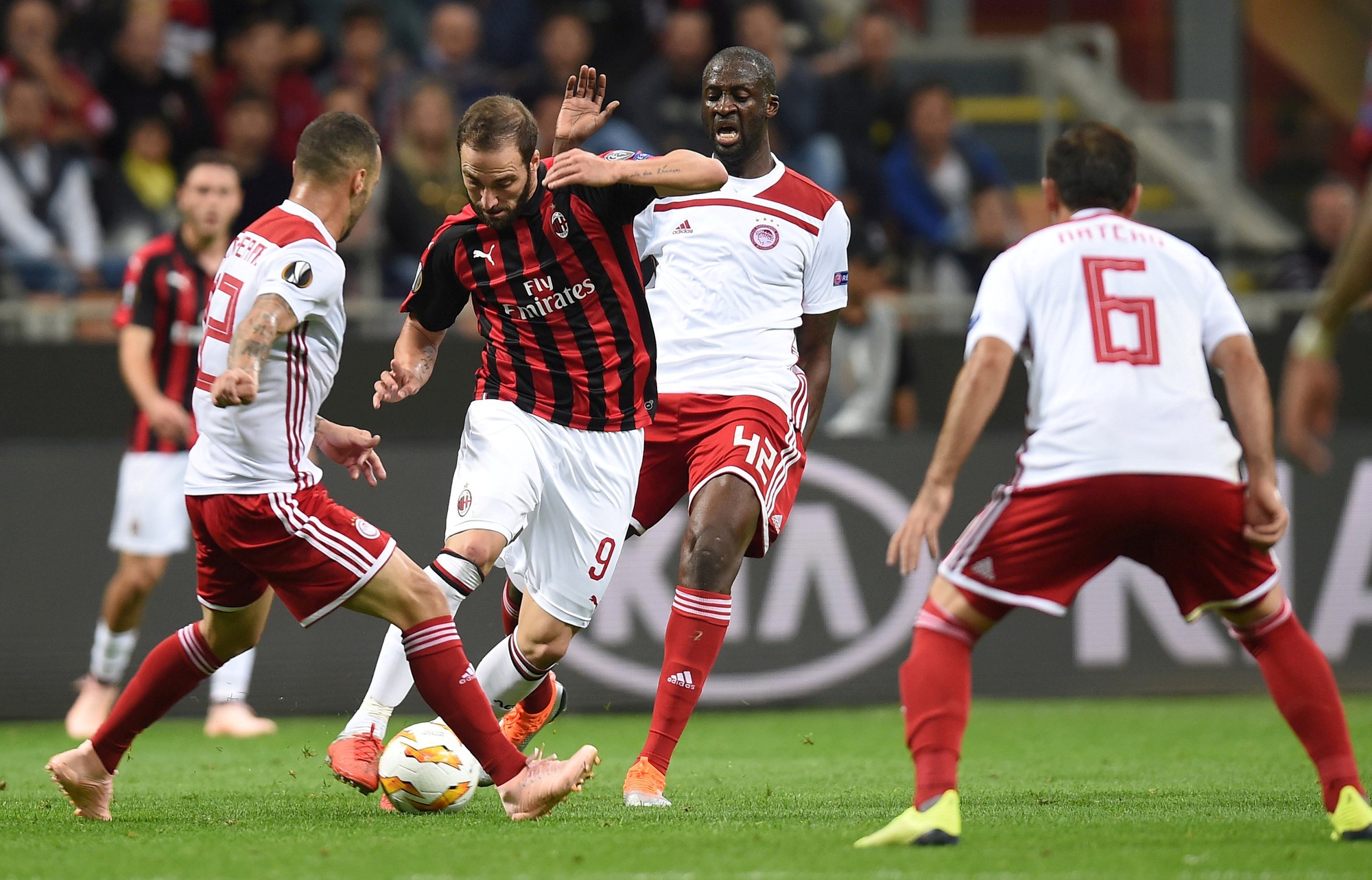 Cựu vương châu Âu AC Milan thua thảm ở Europa League