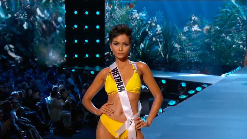 H'Hen Niê được chuyên trang nhan sắc đánh giá cao sau phần bikini, dạ hội