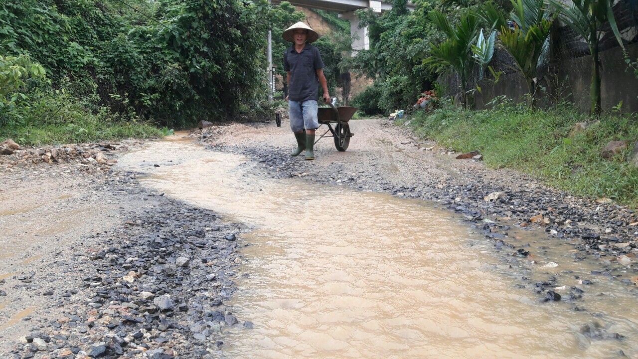 Đ&agrave; Nẵng: &Aacute;m ảnh với 22 km đường ĐT 601 biến th&agrave;nh ao sau mưa lớn - Ảnh 3.