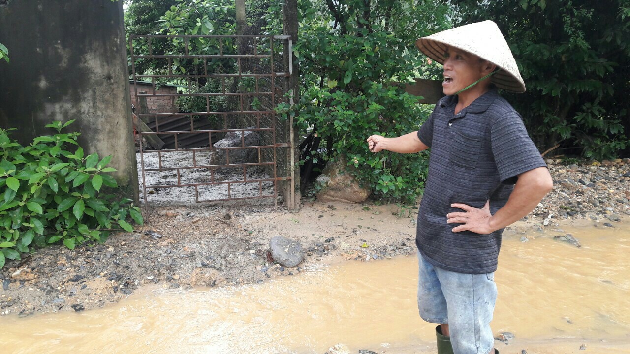 Đ&agrave; Nẵng: &Aacute;m ảnh với 22 km đường ĐT 601 biến th&agrave;nh ao sau mưa lớn - Ảnh 6.