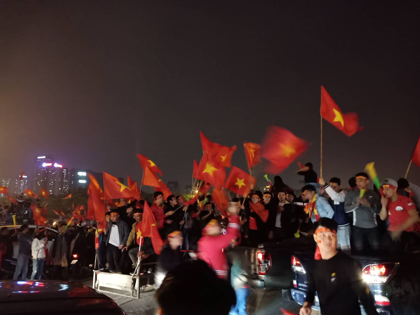 Trắng đ&ecirc;m ăn mừng Việt Nam l&ecirc;n ng&ocirc;i v&ocirc; địch Đ&ocirc;ng Nam &Aacute; - Ảnh 15.