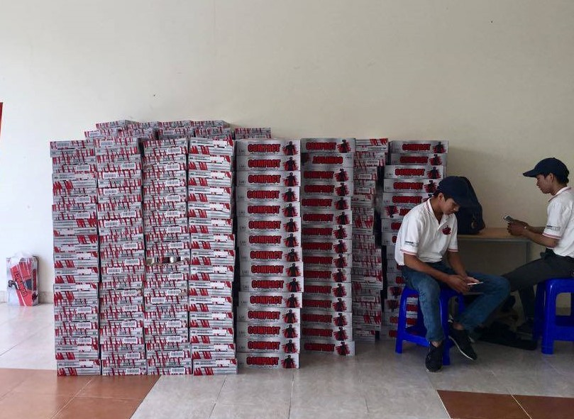 Nhận nước tăng lực để cổ vũ đội tuyển Việt Nam, sinh vi&ecirc;n hoang mang - Ảnh 1.