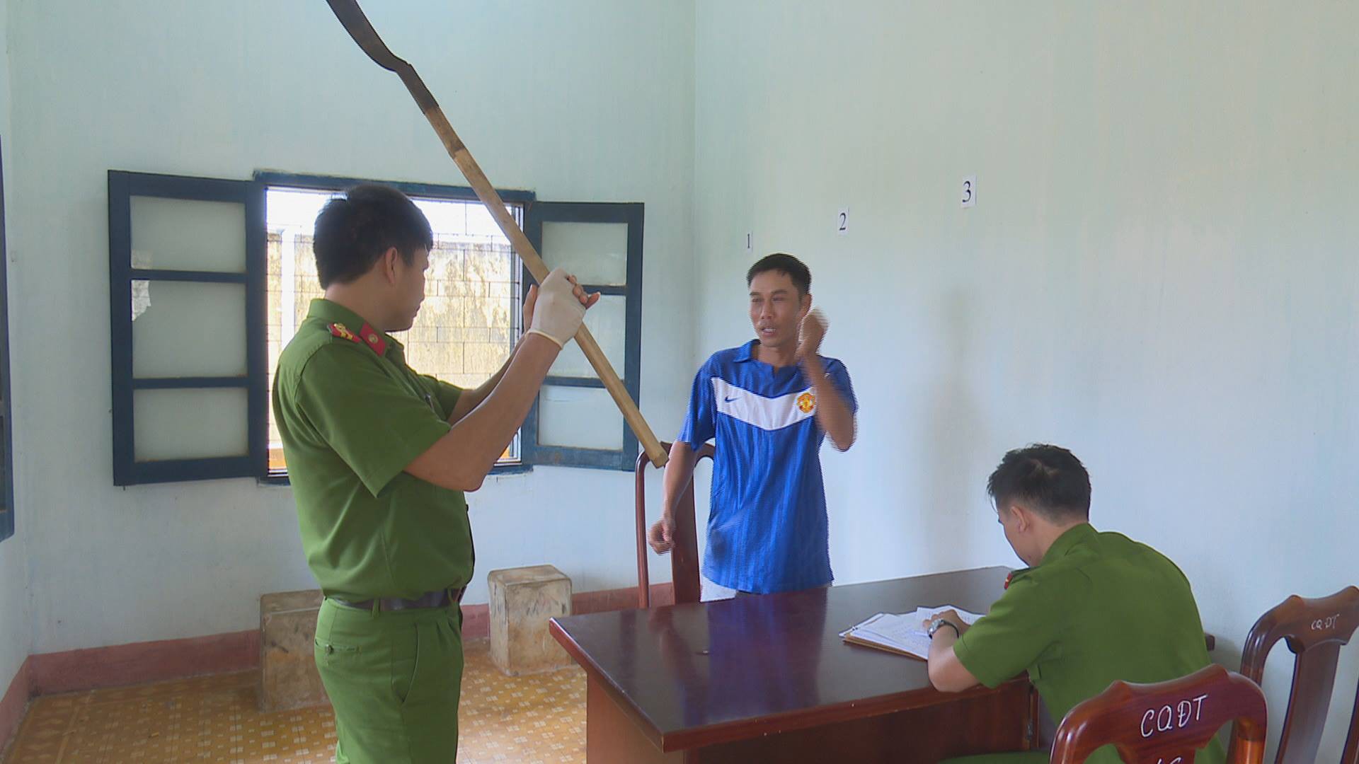 Nhớ lại chuyện bị đánh, về nhà lấy rựa tới quán chém chết người