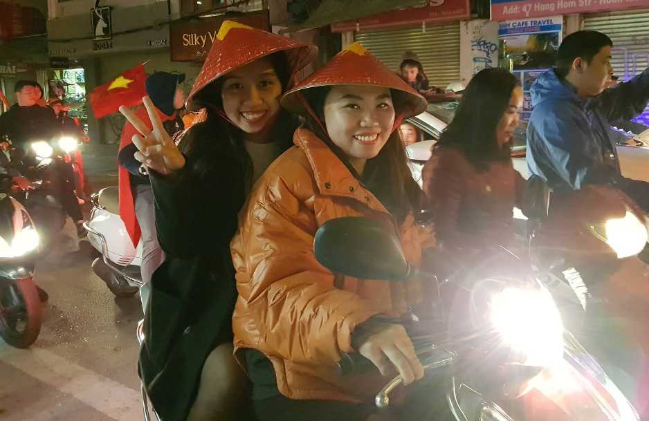 Trắng đ&ecirc;m ăn mừng Việt Nam l&ecirc;n ng&ocirc;i v&ocirc; địch Đ&ocirc;ng Nam &Aacute; - Ảnh 28.