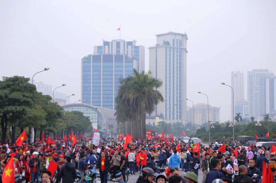 S&acirc;n Mỹ Đ&igrave;nh n&oacute;ng hừng hực trước trận quyết đấu Việt Nam - Malaysia - Ảnh 21.