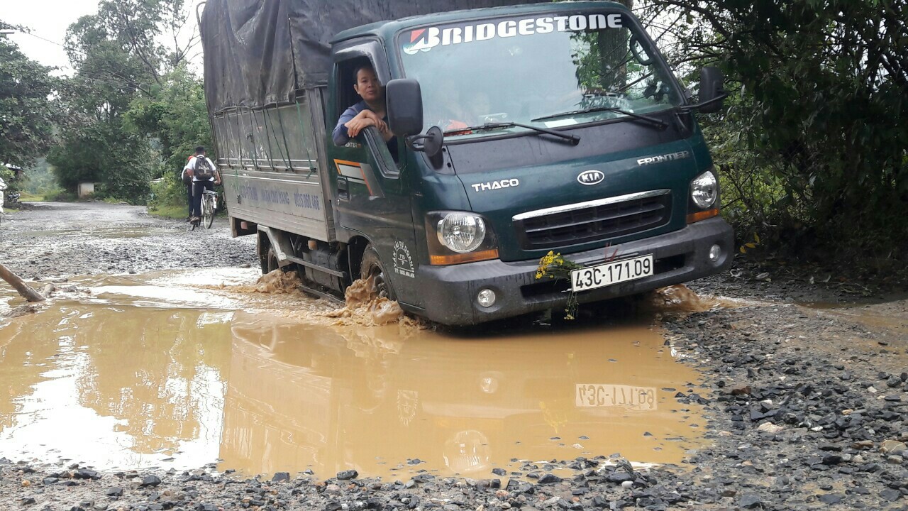 Đà Nẵng: Ám ảnh với 22 km đường ĐT 601 biến thành ao sau mưa lớn
