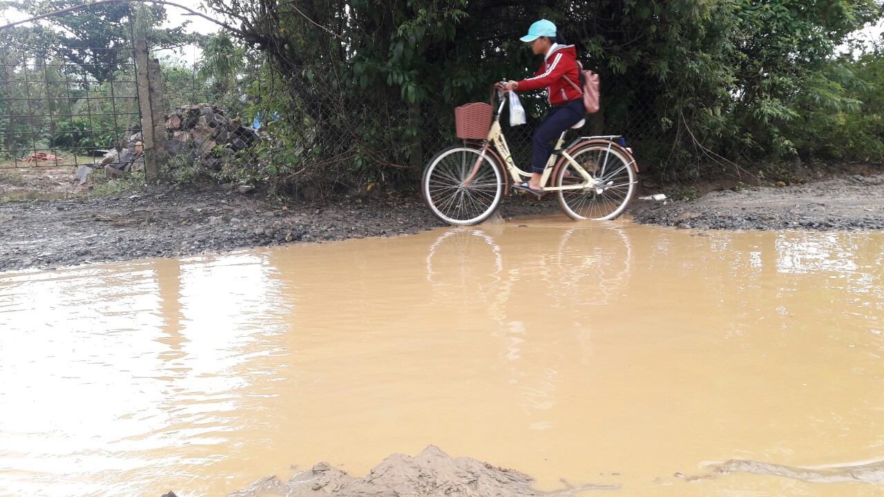 Đ&agrave; Nẵng: &Aacute;m ảnh với 22 km đường ĐT 601 biến th&agrave;nh ao sau mưa lớn - Ảnh 10.