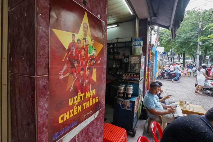 Nhiều ngân hàng treo thưởng hàng tỉ đồng cho tuyển Việt Nam