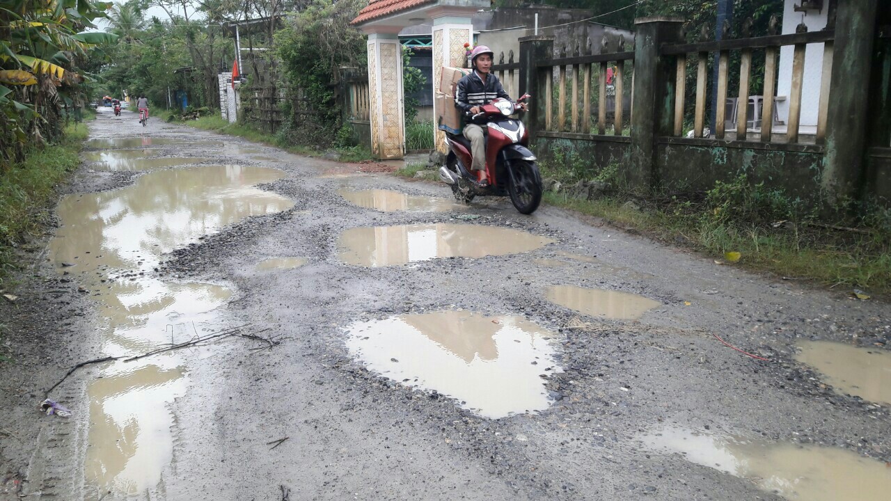 Đ&agrave; Nẵng: &Aacute;m ảnh với 22 km đường ĐT 601 biến th&agrave;nh ao sau mưa lớn - Ảnh 19.