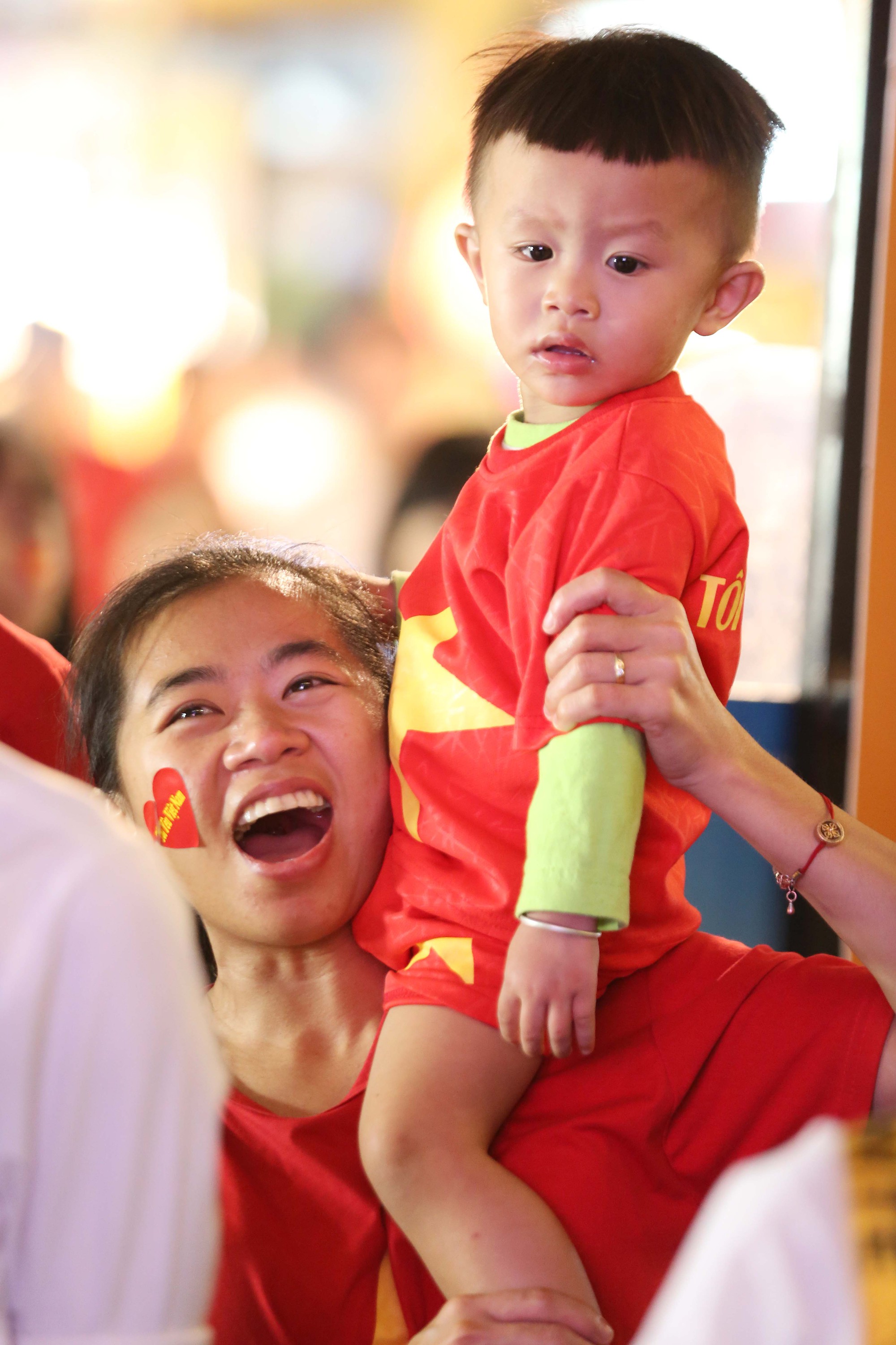 TP HCM trắng đêm mừng tuyển Việt Nam vô địch AFF Cup - Ảnh 14.