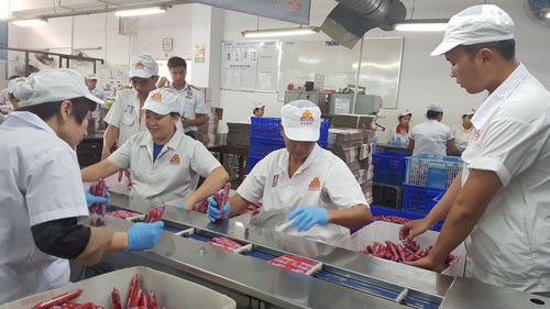 Lo Tết sớm cho công nhân
