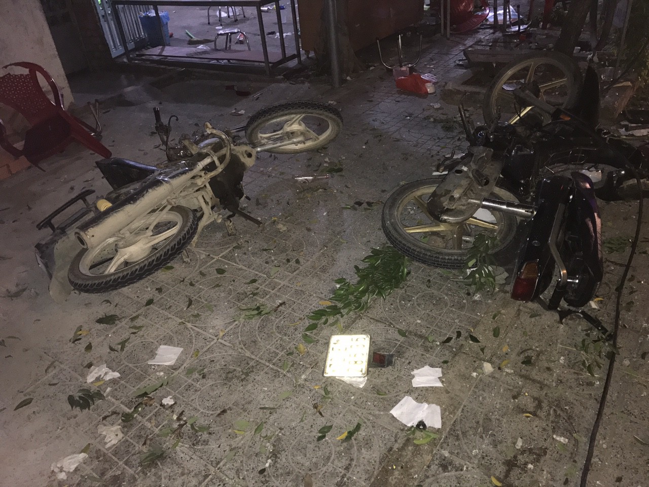 Xe giường nằm lao lên vỉa hè cán người tử vong