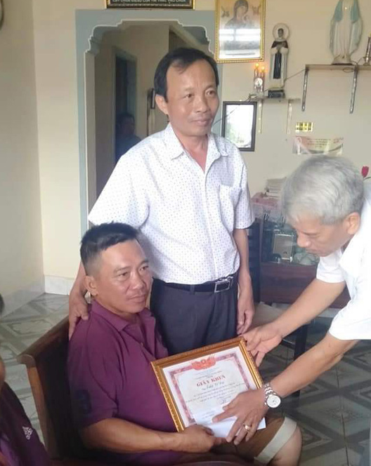 Người n&ocirc;ng d&acirc;n quật ng&atilde; t&ecirc;n cướp t&aacute;o tợn giữa ban ng&agrave;y - Ảnh 2.