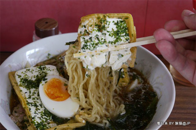 Món mì ramen trộn kem ốc quế khó hiểu của người Nhật - Ảnh 4.