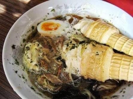 Món mì ramen trộn kem ốc quế khó hiểu của người Nhật