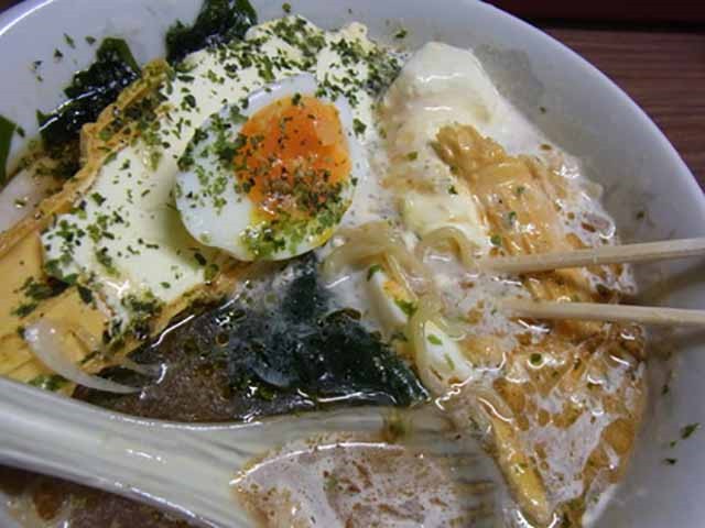 Món mì ramen trộn kem ốc quế khó hiểu của người Nhật - Ảnh 6.