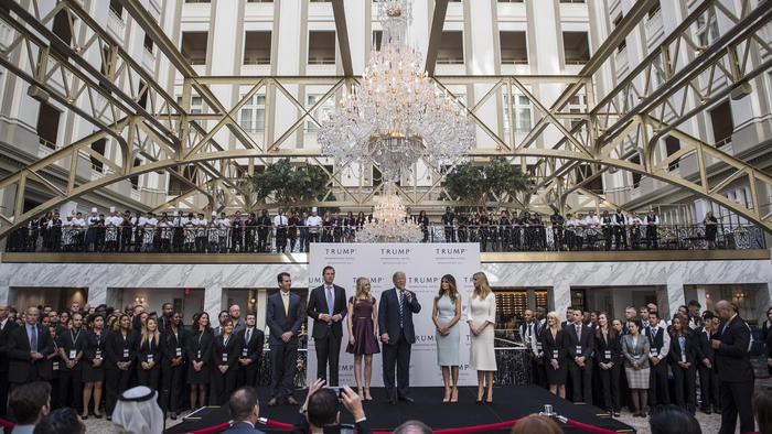 Chưa tổng thống Mỹ nào bị kiện tụng bủa vây nhiều như ông Trump - Ảnh 1.