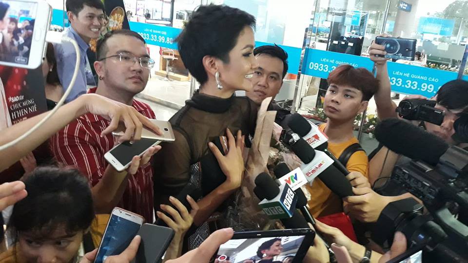 HHen Niê với ngày về rạng ngời sau khi vào tốp 5 Hoa hậu hoàn vũ thế giới - Ảnh 9.