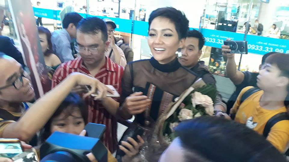 HHen Niê với ngày về rạng ngời sau khi vào tốp 5 Hoa hậu hoàn vũ thế giới - Ảnh 7.