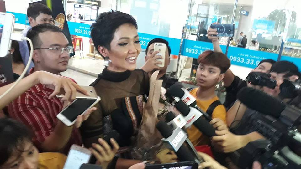 HHen Niê với ngày về rạng ngời sau khi vào tốp 5 Hoa hậu hoàn vũ thế giới - Ảnh 5.