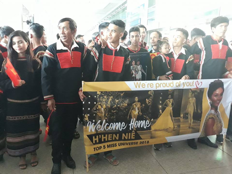 HHen Niê với ngày về rạng ngời sau khi vào tốp 5 Hoa hậu hoàn vũ thế giới - Ảnh 11.