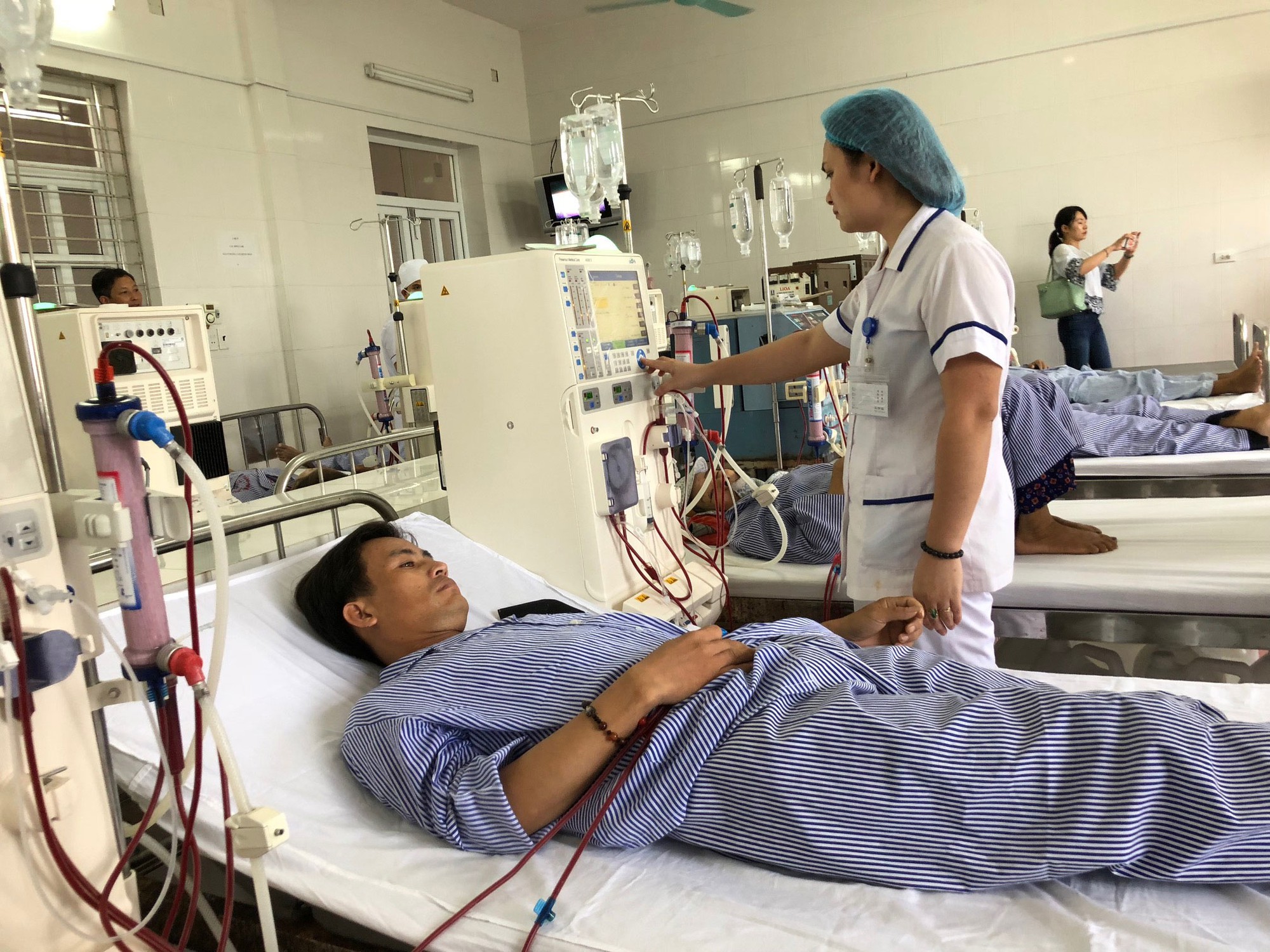 Người bệnh bớt lo "bôi trơn"