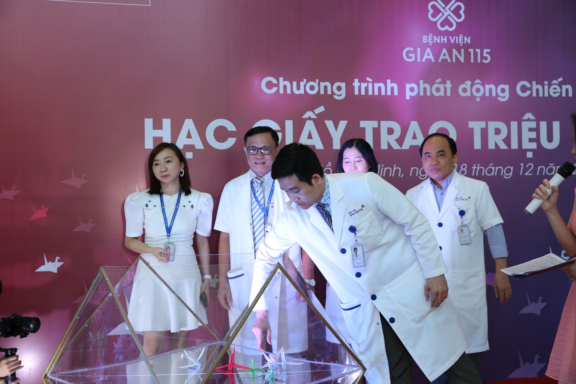 Bệnh viện Gia An 115 phát động Chiến dịch Gấp hạc giấy trao triệu niềm tin - Ảnh 2.