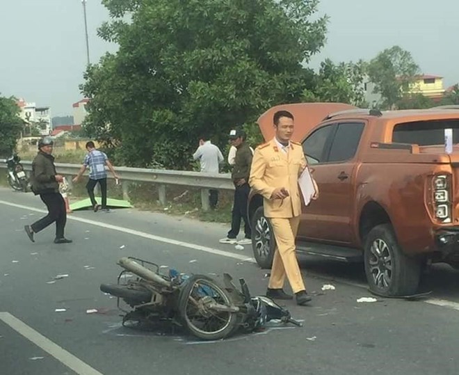 Tông ôtô đỗ ven đường cao tốc, 2 nam thanh niên tử vong tại chỗ
