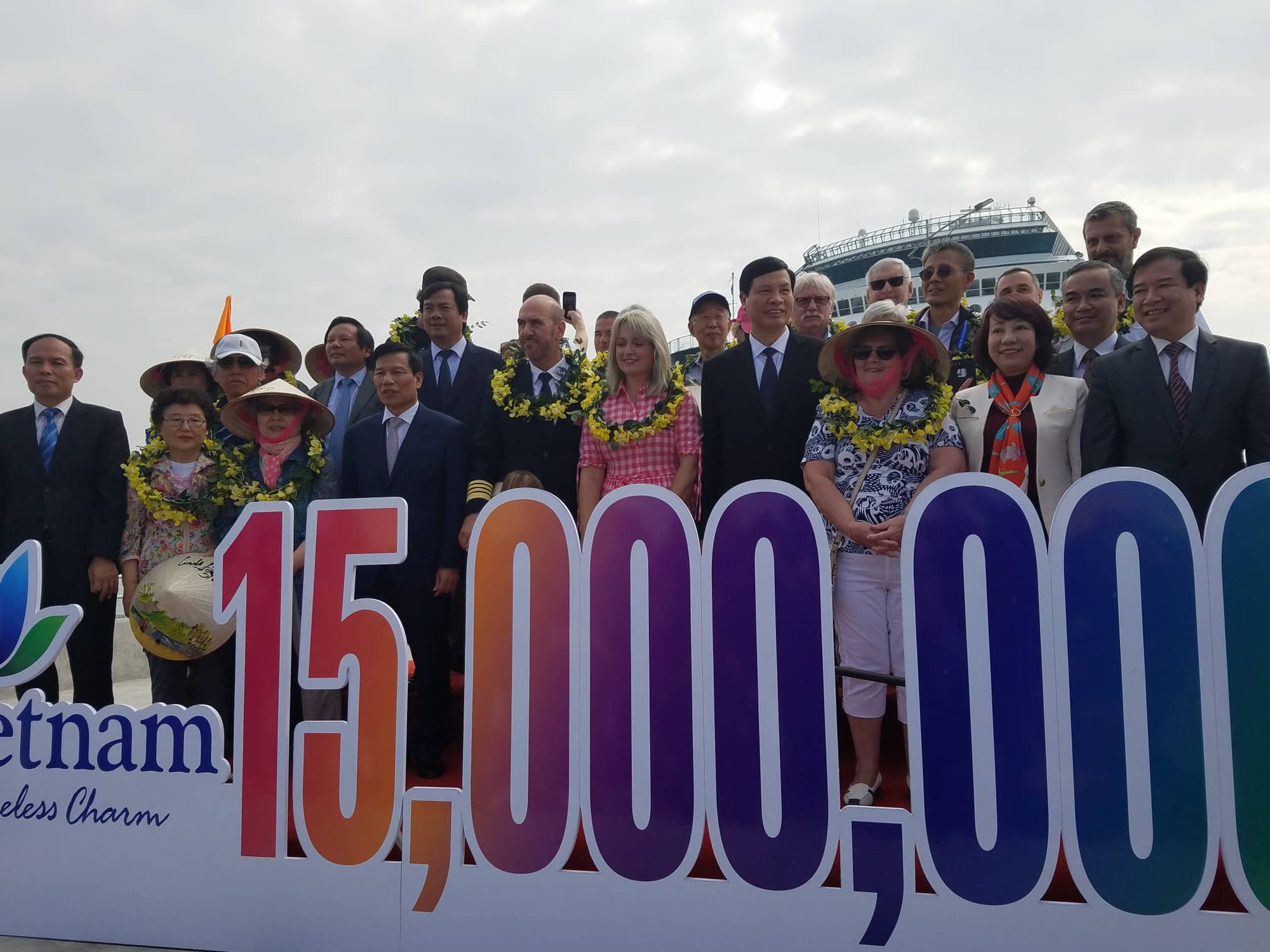 Quảng Ninh đón khách quốc tế thứ 15 triệu năm 2018