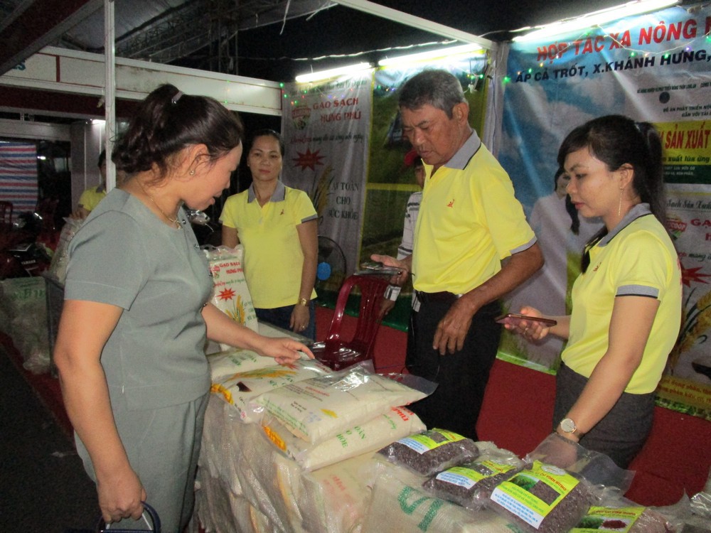 Lần đầu tiên Việt Nam có logo thương hiệu gạo Quốc gia - Ảnh 2.