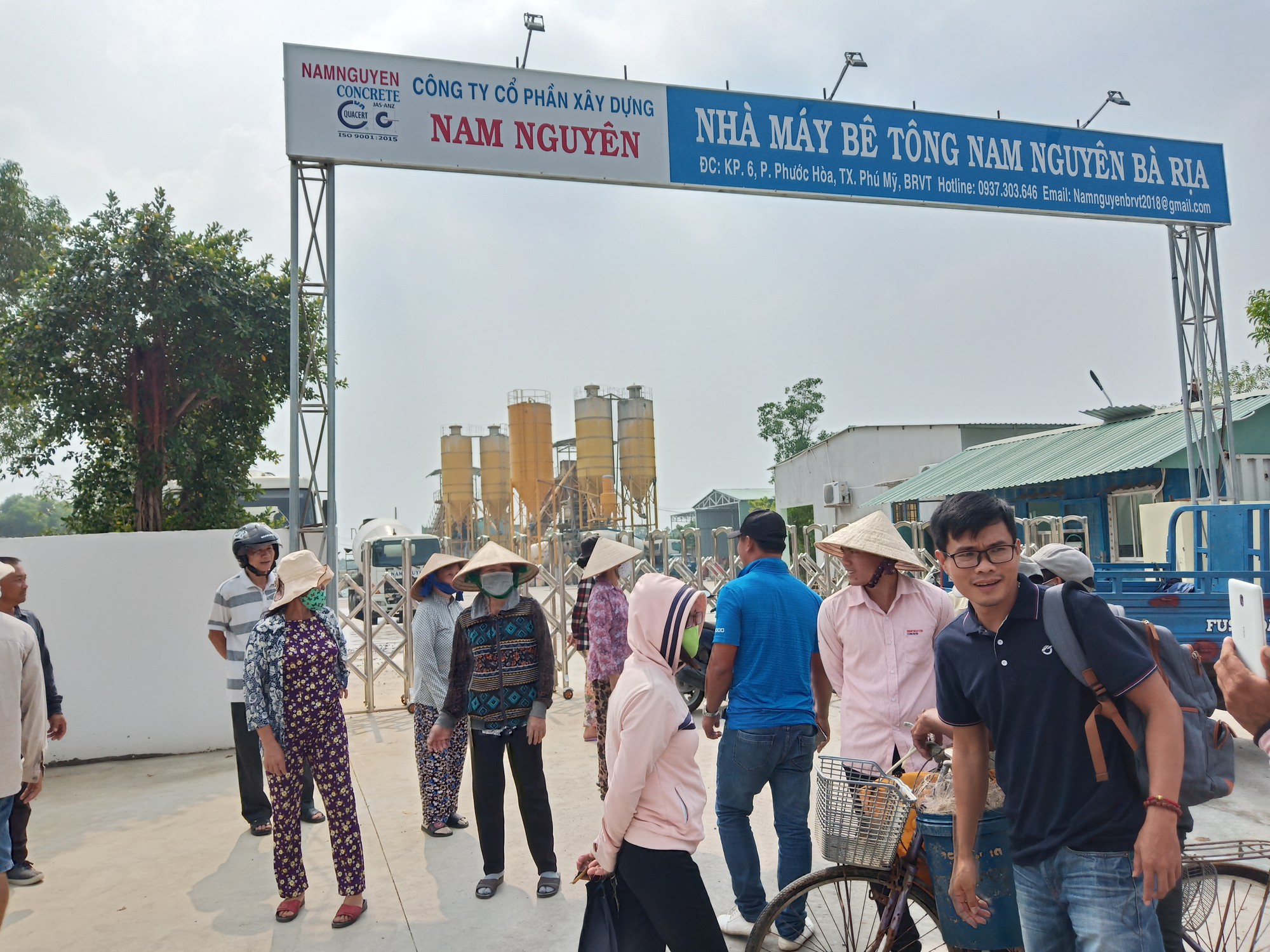 Bà Rịa - Vũng Tàu: Doanh nghiệp làm liều, hàng chục hộ dân quyết chặn cửa