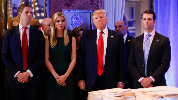 Ông Trump đóng cửa quỹ từ thiện, phân phát 1,75 triệu USD còn lại