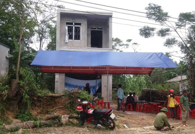 Ghen tuông, chồng chém chết vợ rồi buộc mình nhảy xuống cống tự tử
