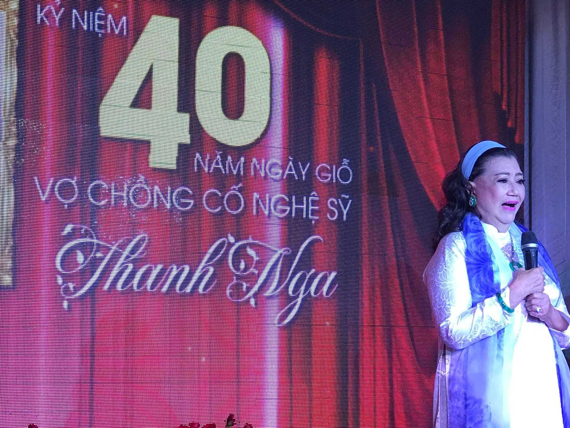 Nhiều nghệ sĩ mang hoa hồng dự giỗ thứ 40 NSƯT Thanh Nga