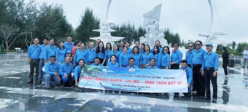 Cán bộ Công đoàn SAMCO viếng tượng đài chiến sĩ Gạc Ma