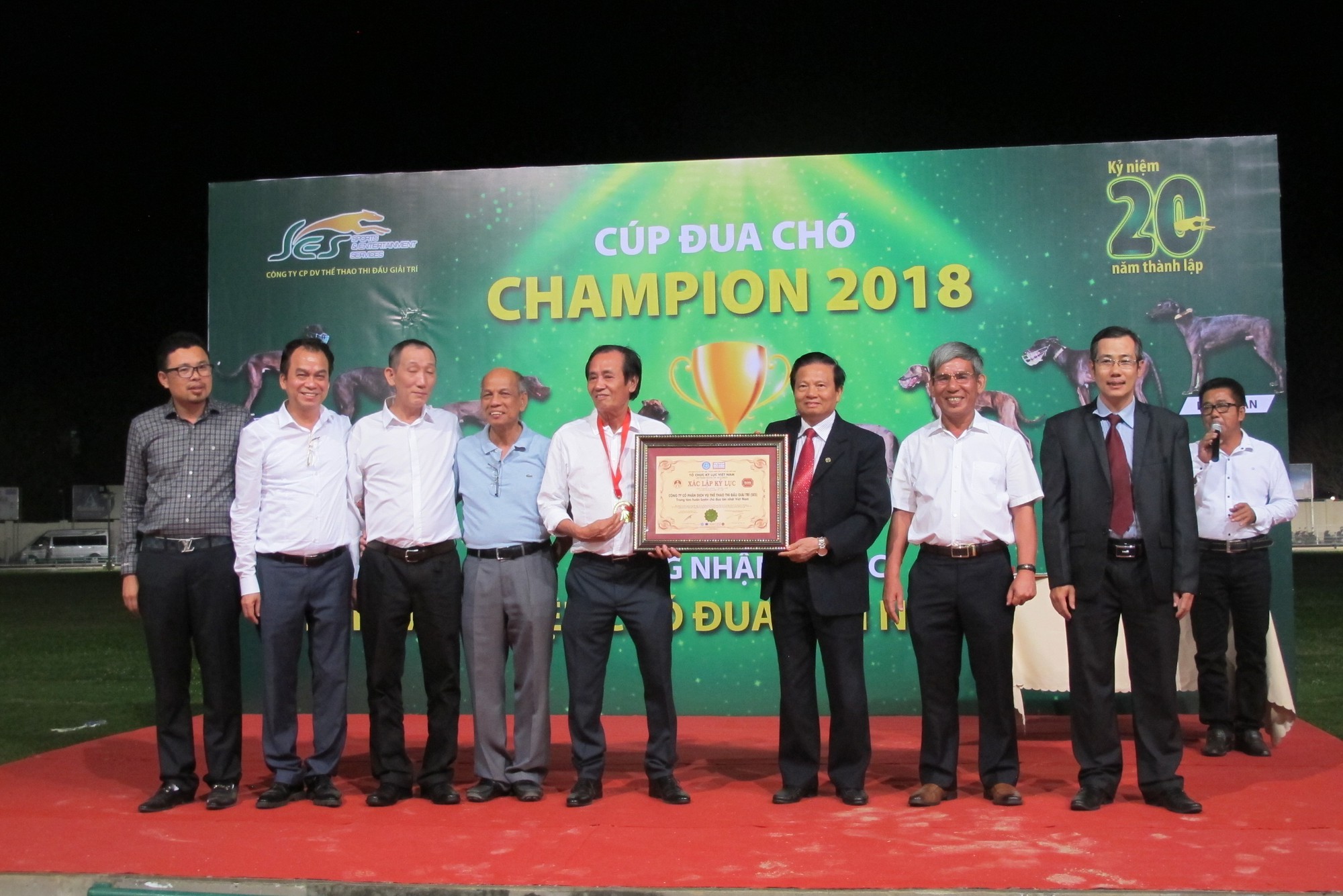 Trung tâm huấn luyện chó đua SES nhận kỷ lục Guinness Việt Nam - Ảnh 8.