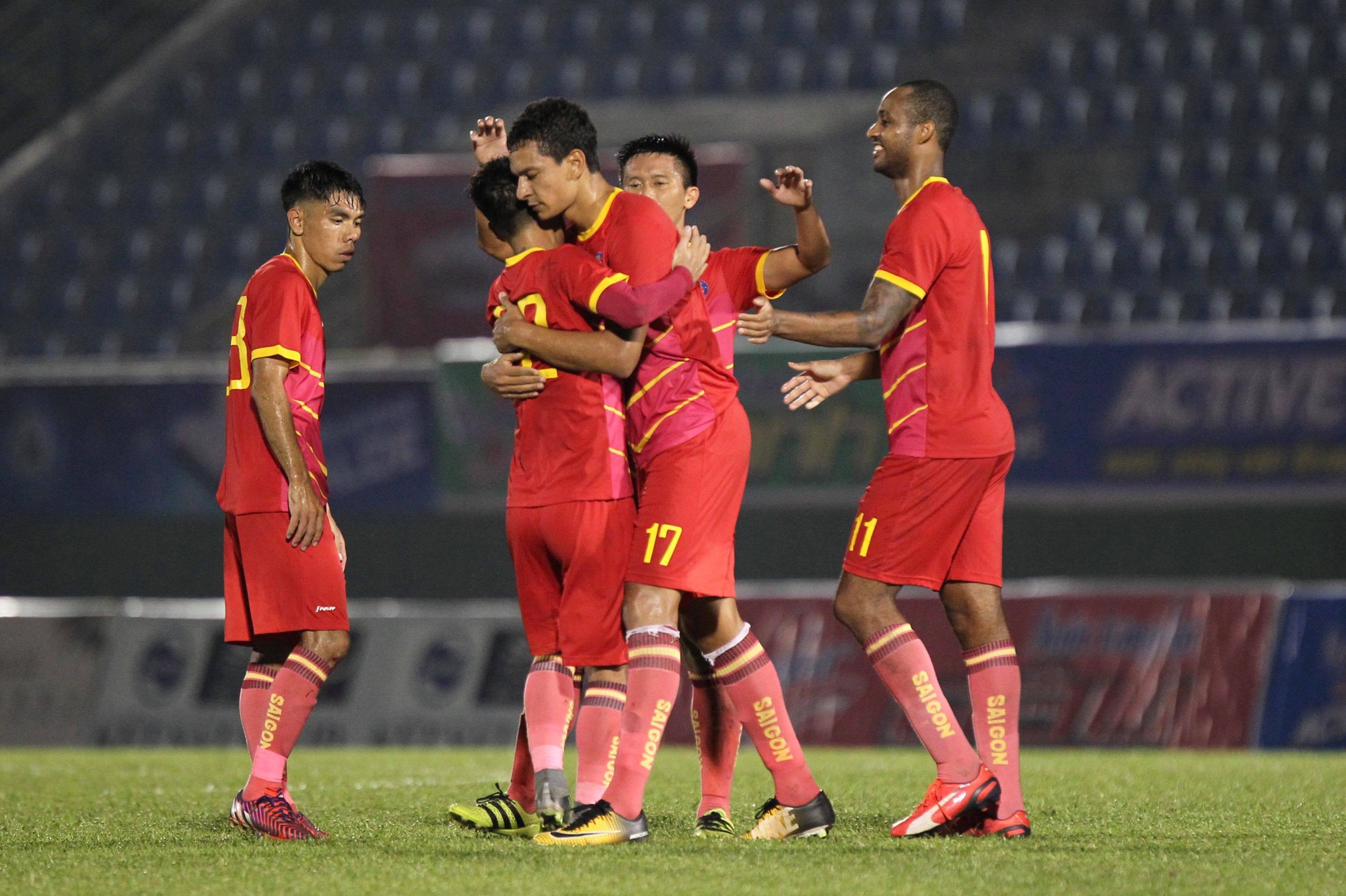 BTV Cup Number 1: Chỉ còn các đội bóng trong nước - Ảnh 2.