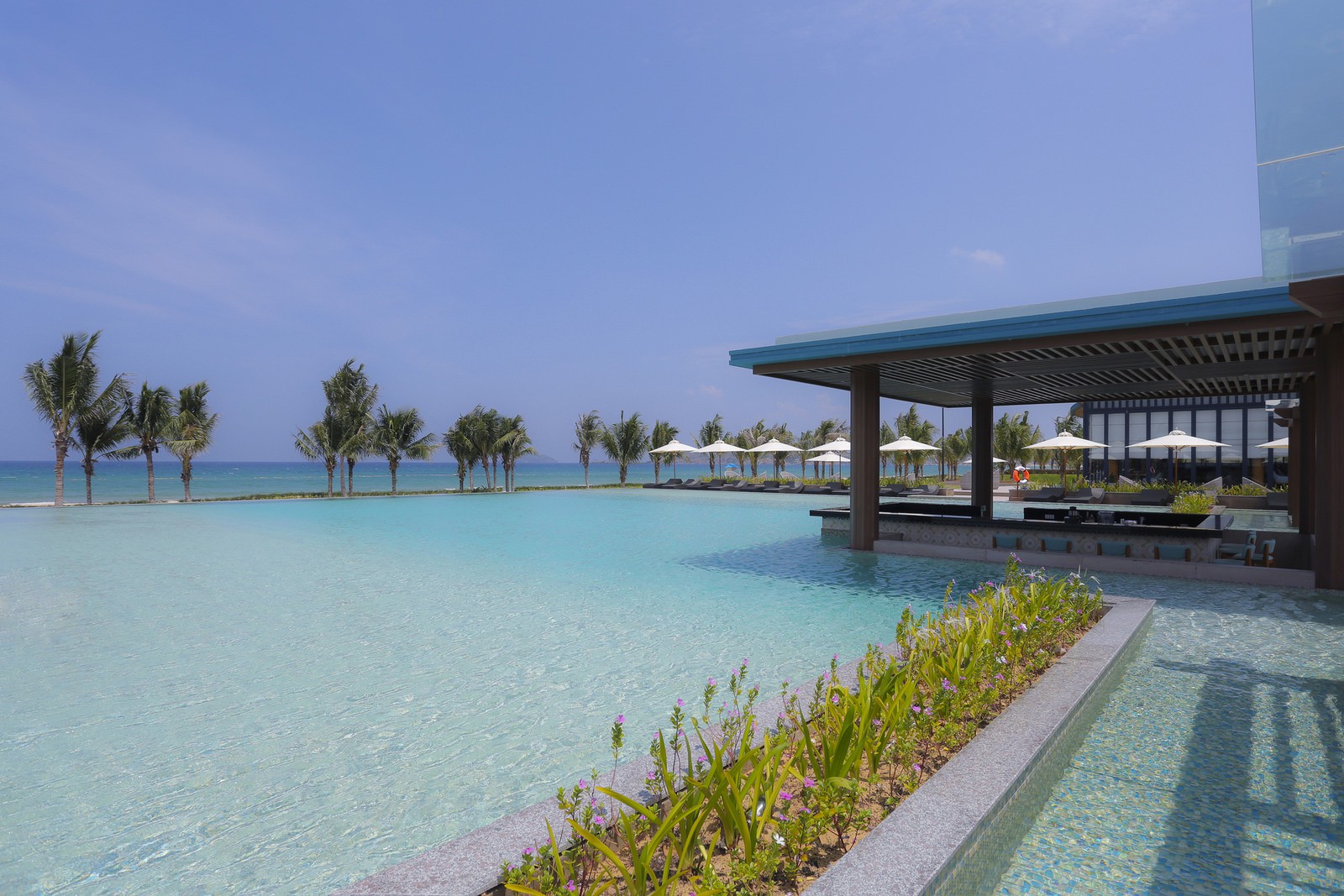 Đ&oacute;n năm mới ho&agrave;nh tr&aacute;ng v&agrave; độc đ&aacute;o tại resort 5 sao của Tập đo&agrave;n FLC - Ảnh 3.