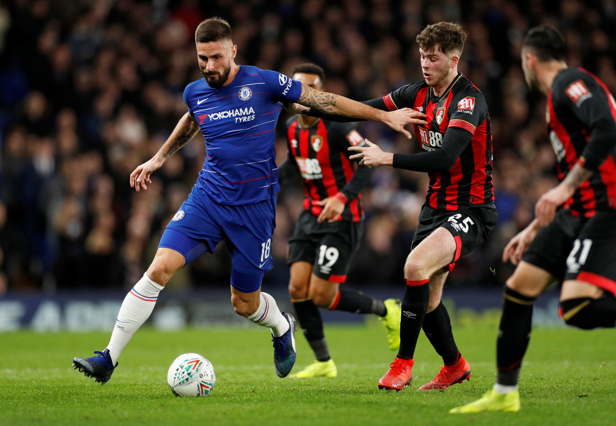 Arsenal thảm bại trước Tottenham, Chelsea hẹn derby ở b&aacute;n kết League Cup - Ảnh 7.