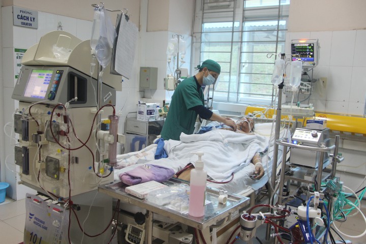 Ăn tiết canh lợn, người đàn ông nhập viện trong tình trạng nguy kịch - Ảnh 2.