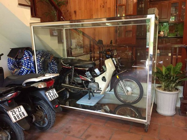 Honda Dream 1995 nhốt trong tủ k&iacute;nh, gi&aacute; 8 c&acirc;y v&agrave;ng - Ảnh 7.