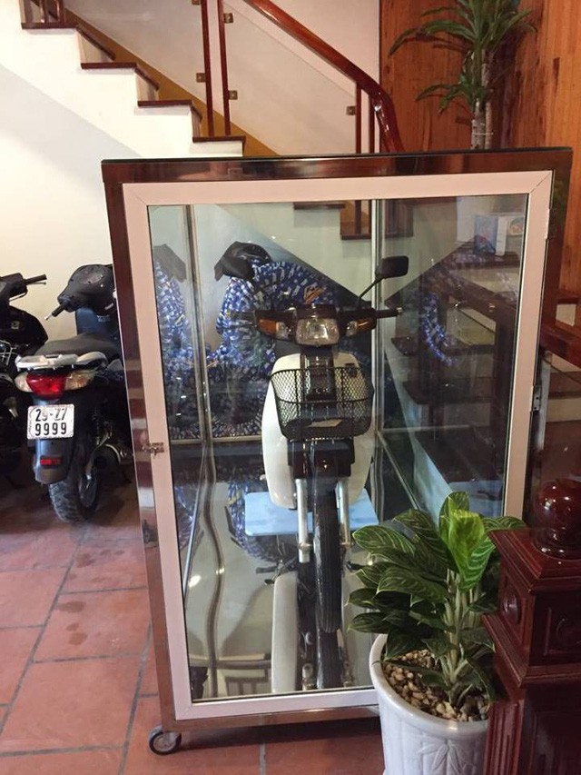 Honda Dream 1995 nhốt trong tủ k&iacute;nh, gi&aacute; 8 c&acirc;y v&agrave;ng - Ảnh 8.