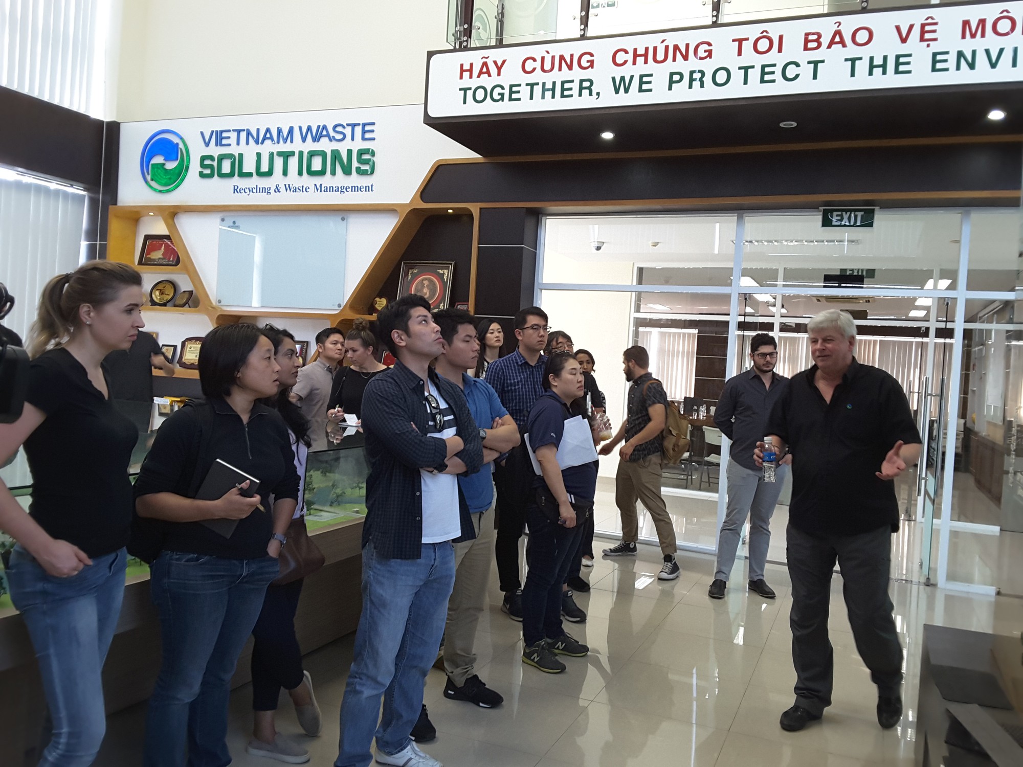 Sinh viên MBA từ Mỹ đến Khu liên hợp Đa Phước học tập thực tế - Ảnh 1.