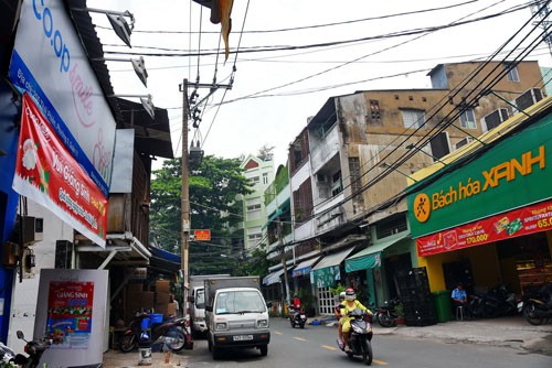 Cửa hàng tiện lợi lấn ra vùng ven - Ảnh 1.
